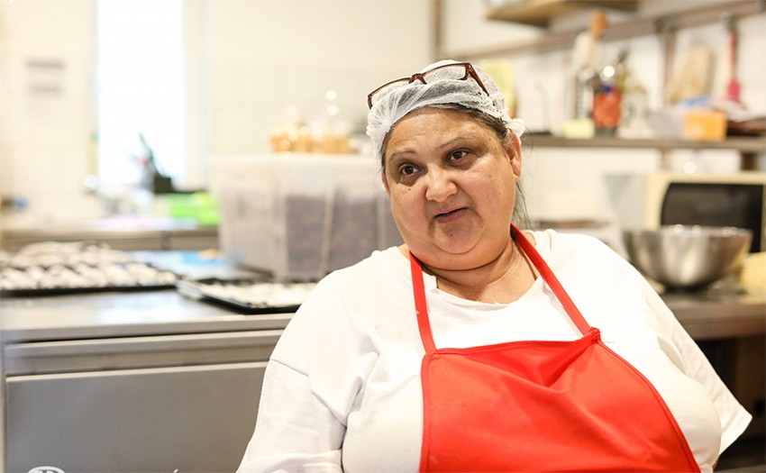 Az ország legelmaradottabb részein működő szociális szövetkezetek nagy segítséget nyújtanak a nőknek, hogy önálló keresethez jussanak