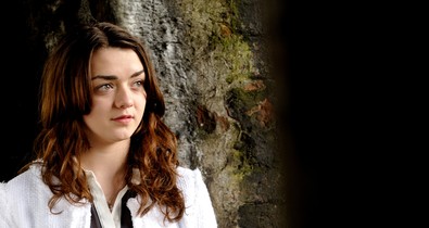 Alig ismertünk rá Maisie Williams-re, a Trónok harca színésznője szebb, mint valaha