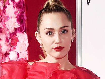 Micsoda átalakulás: Miley Cyrus újra Hannah Montana lett ezzel a platinaszőke hajjal