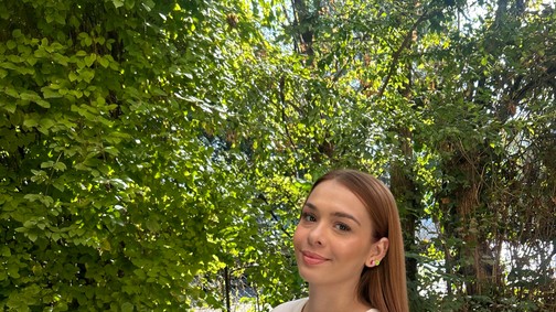 Kényelmes és megnyerő, imádjuk Szécsi Böbe mai szettjét