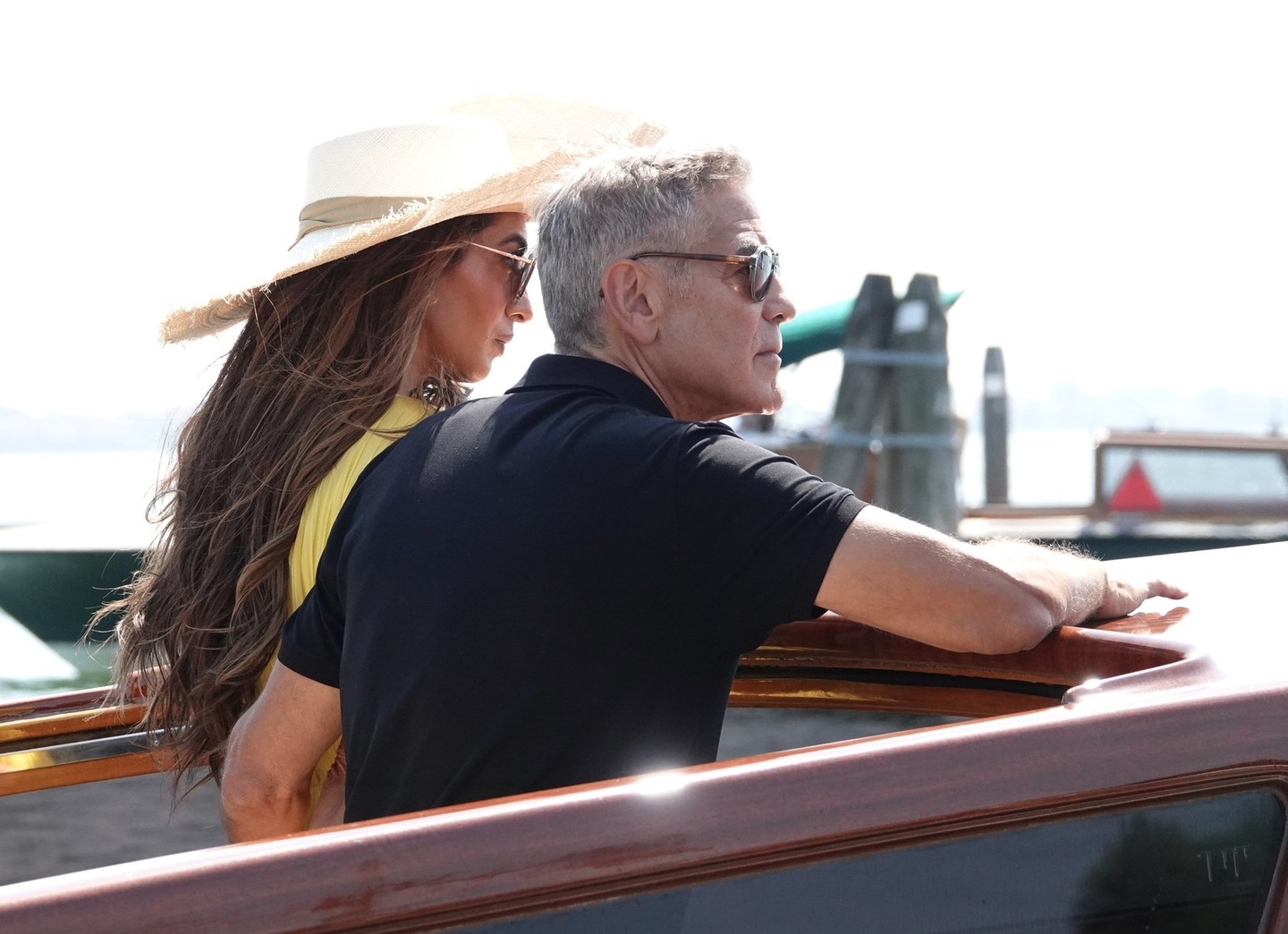 Látod, milyen finom gesztusokkal ér hozzá szerelméhez?