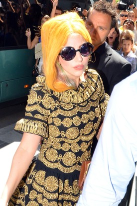 Lady Gagát nem kell bemutatnunk. Ő is szeret a hajszínével sokkolni, a színpadon, az utcán és a rendezvényeken is mindig előrukkol valami újjal.