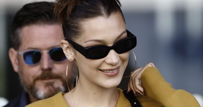 Bella Hadid menővé tette ezt a bűnronda kardigánt