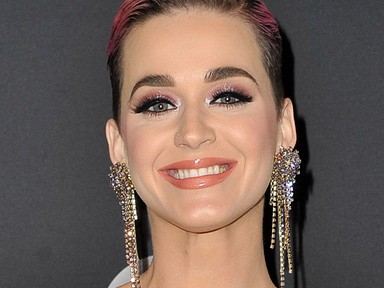 Atyaég! Katy Perry tiszta C-3PO ebben a szettben!