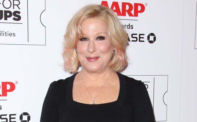 kim kardashian, twitter, közösségi média, meztelen szelfi, pucér szelfi, poszt, chloe grace moretz, bette midler, beszólás, botrány