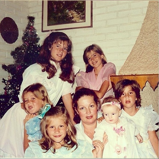 Na, kitalálod, hogy ez kinek a gyerekkori karácsonyi fotója?