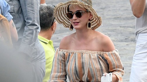 Katy Perry szupercuki bikinis szexizése megunhatatlan