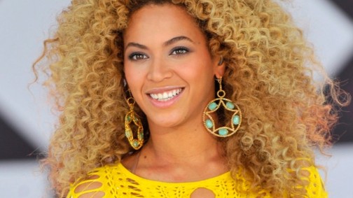 Göndör a hajad? Te magad is könnyen vághatsz belőle otthon - Mutatjuk hogyan