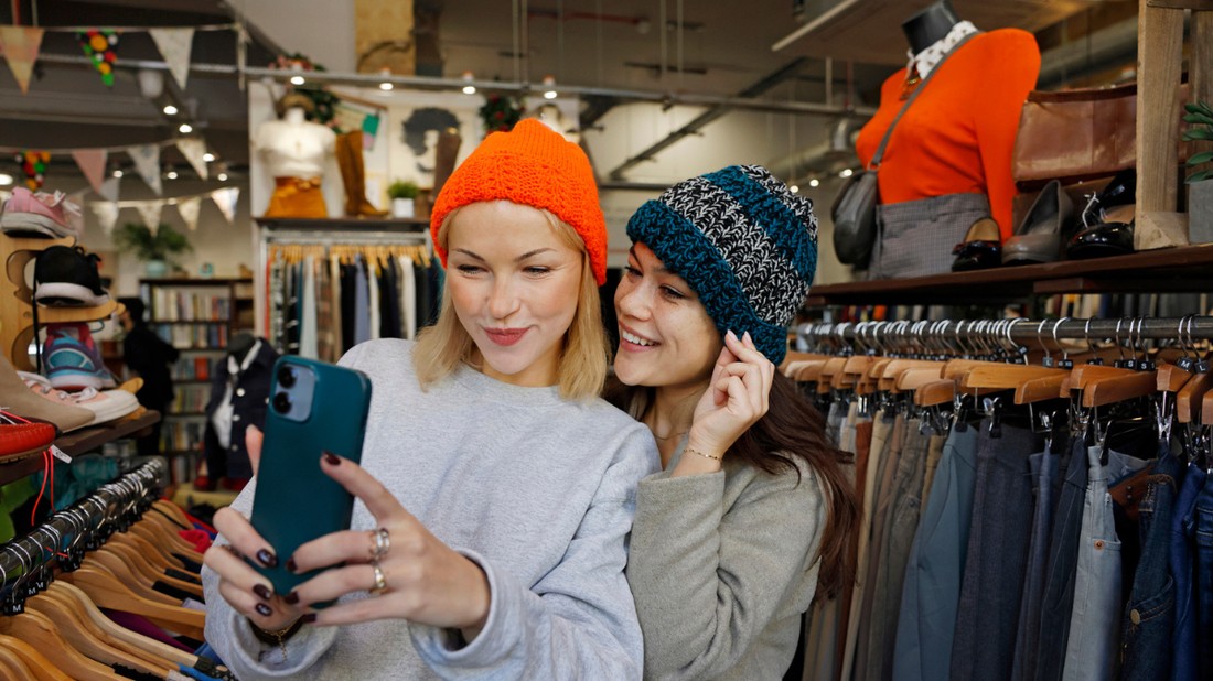 A Z generáció különösen tudatos, a másodkézből vásárlás számukra nem trend, hanem felelős döntés a környezet védelméért és a hulladékcsökkentésért