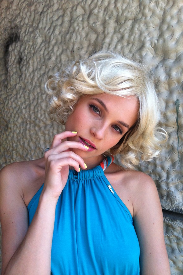 Iszak Eszti igazi csábos Marilyn.