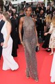 Leomie Anderson valószínűleg nem értesült a filmfesztivál dress code-járól, miszerint a vörös szőnyegen megjelenő hírességek lehetőleg kerüljék a meztelenruhát. A brit modell Sirivannavari kreációja ugyanis tökéletes reprezentációja volt a szigorúan kerülendő pucérruhának.