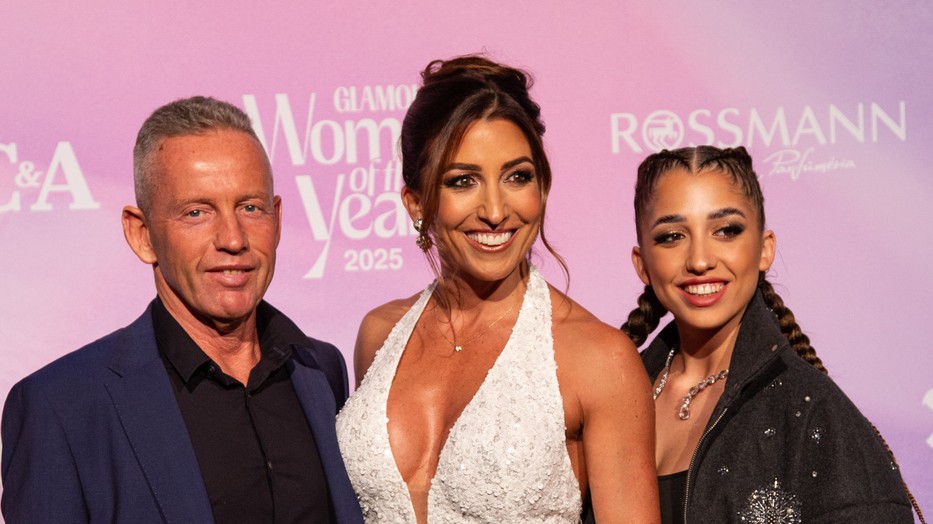 Schobert Norbert, Rubint Réka és Schóbert Lara együtt a 2025-ös GLAMOUR Women of the Year gálán