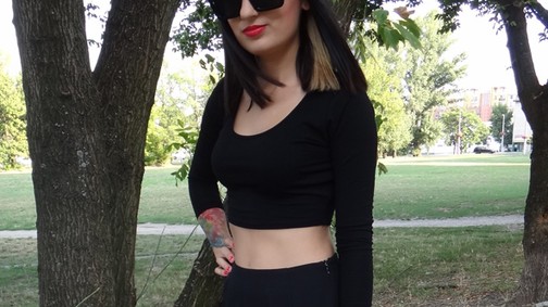 Fekete hasvillantós szettben Evelin