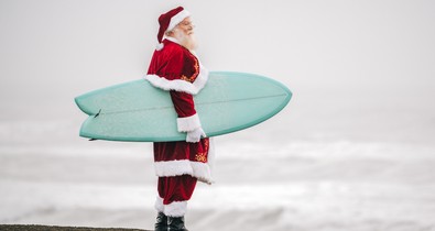 Szörfdeszkán érkezik a Télapó, ilyen az ausztrálok és az ausztráliai magyarok karácsonya