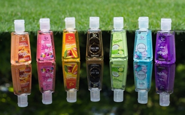 A legújabb fertőtlenítő zselé nem csak tisztít, de a kedvenc táskadíszeddé is válhat