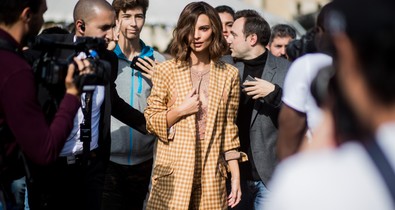 Kosztümtől az öltönyig - így lett a férfiviseletből női divat