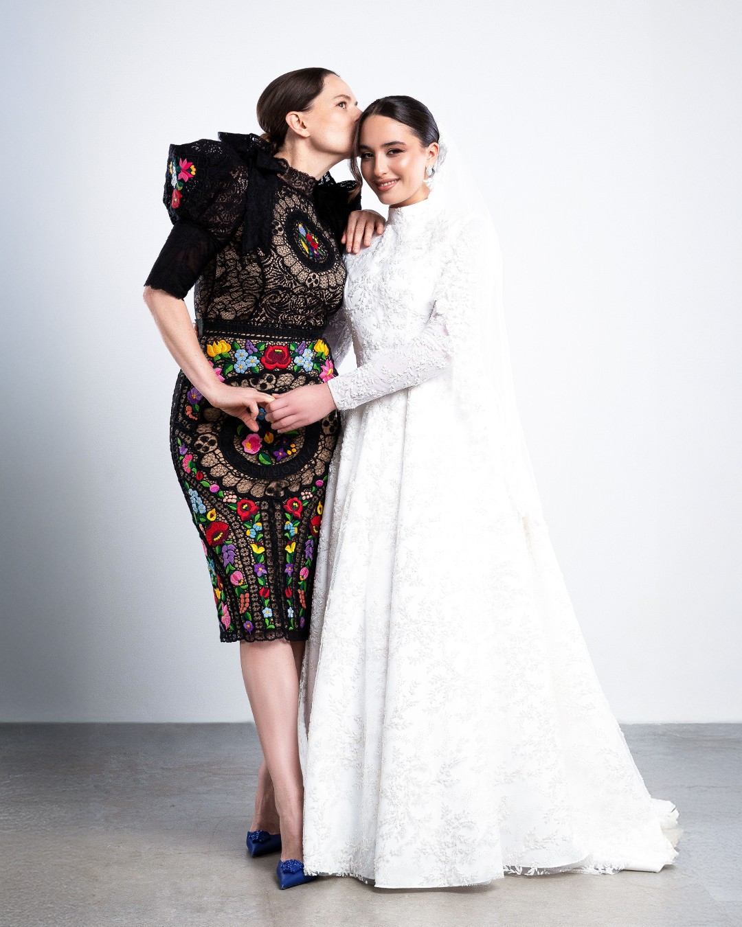 Jagasics Maja édesanyja egy Kalocsai Richelieu darabban érkezett az esküvőre.