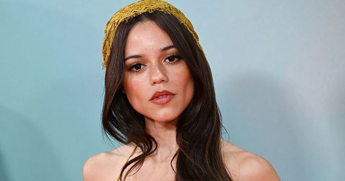 Jenna Ortega rövid hajjal pózol a Vogue címlapján, drámai átalakuláson esett át a színésznő