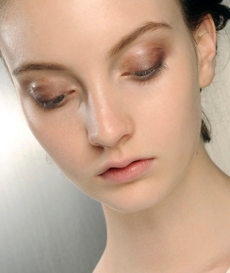 smink, természetes hatás, sminkelés, púder, alapozás, alapozó, bronzosító krém, szájfény