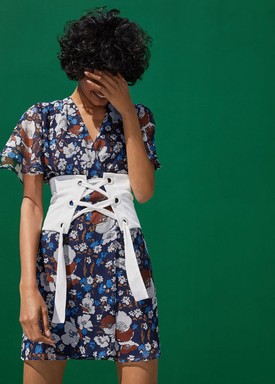 Fehér fűző MANGO 3995 Ft- mango.com