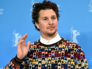 Elolvadunk: Nagy Ervin gyönyörű fotón öleli magához ikerlányait