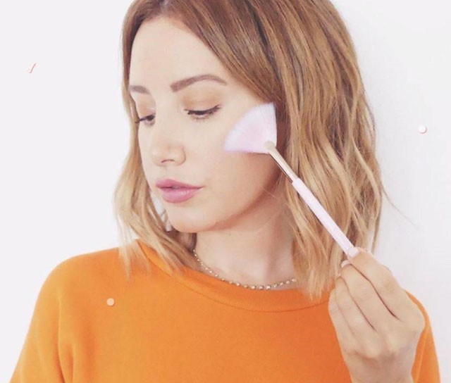 Így tisztítsd meg egyszerűen a sminkecsetedet