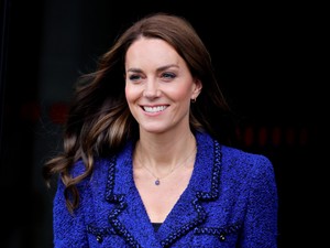 Amikor egy lakás árát viselik magukon: a királyi család legdrágább ruhái