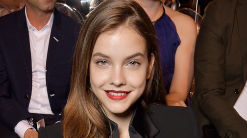 Zseniális szettben divatozott Palvin Barbara Párizsban