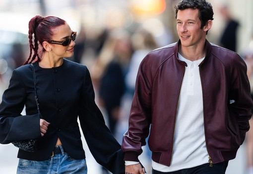 Dua Lipa rég elfeledett ruhadarabot hozott vissza: igen, ez komoly!