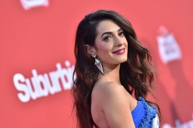 Lehet, hogy civil foglalkozását tekintve ügyvéd, de Amal Clooney pont olyan természetesen mozog a vörös szőnyegen, akár egy színésznő