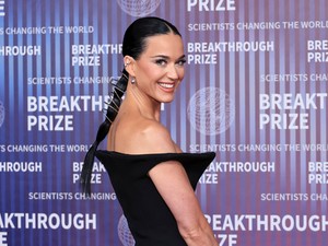 Katy Perry a világ legapróbb rövidnadrágjában tündökölt, és milyen jól tette