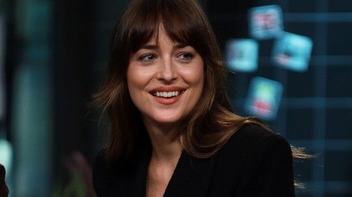 Dakota Johnson még ebben a totál egyszerű bőrdzsekiben is csodásan fest