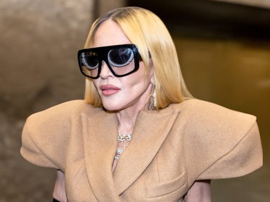 Madonna bizarr fotókkal üzent a világnak, az énekesnő szavai csontig hatolnak