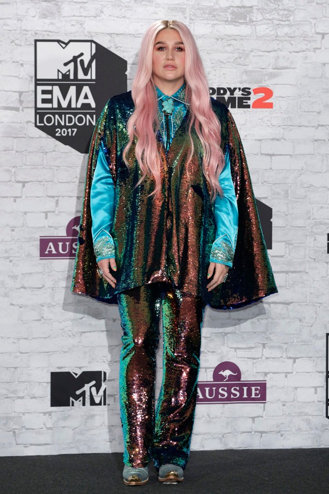 Fogalmunk sincs, mi ez a ruha Keshán, de jobb, ha stylistot vált