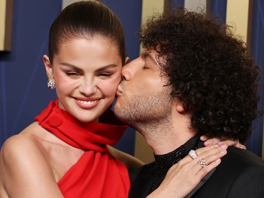 Megvan Selena Gomez és Benny Blanco esküvőjének időpontja, ekkor mondja ki a boldogító igent a szerelmespár