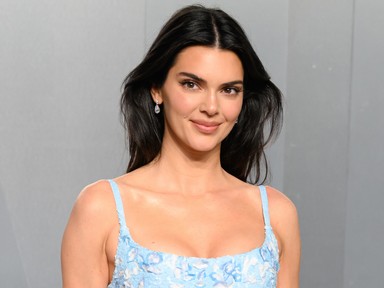 Kendall Jenner anyaszült meztelenül állt kamerák elé, a látványba te is belepirulsz