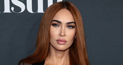 Megan Fox merészen kivágott, áttetsző ruhában ragyogott a vörös szőnyegen