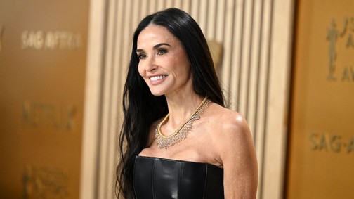 Demi Moore címlapfotója láttán nem jutunk szóhoz, egyszerűen bomba formában van a 62 éves színésznő