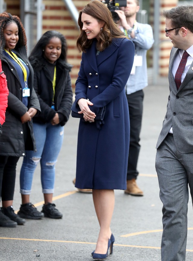 Kate Middleton harmadik várandósságának szín a kék