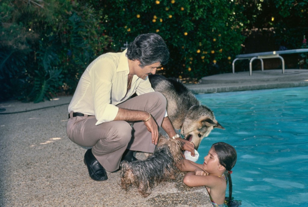 Igazi családtagnak számított két kutyusuk is.