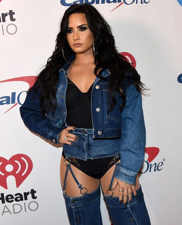 Demi Lovato farmeres szettje