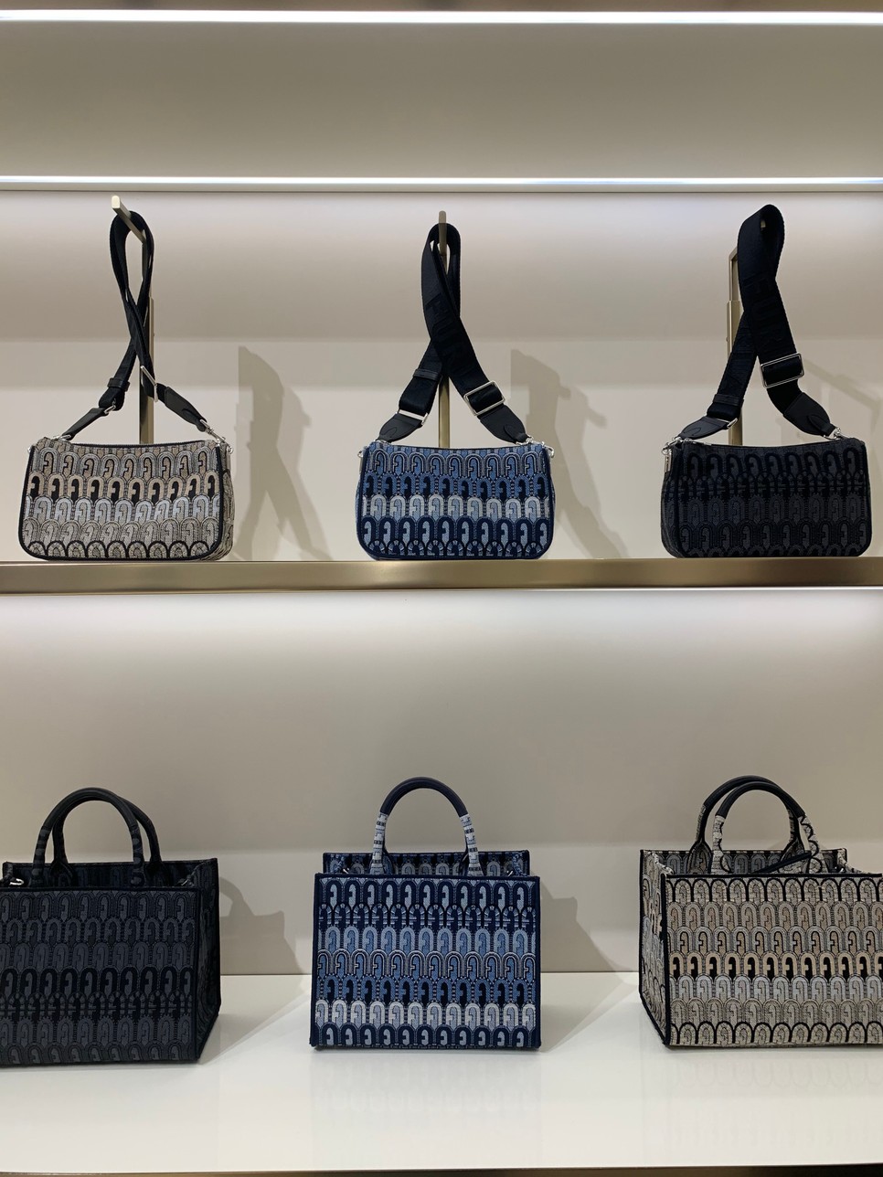 Karakteres formák, látványos színek: megérkezett a Furla új kollekciója