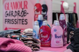 A GLAMOUR Gardróbfrissítés főtámogatója a gyönyörű színes ruhák szakértője, a Perwoll volt