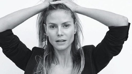 Az már pornó, amit Heidi Klum pucéran a tengerparton művel pasijával!