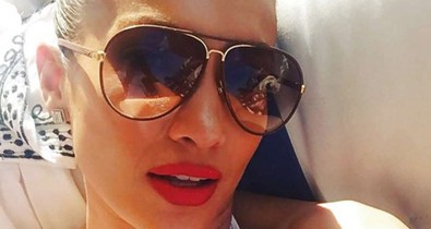 Jennifer Lopez őrületes bikinis szelfit posztolt