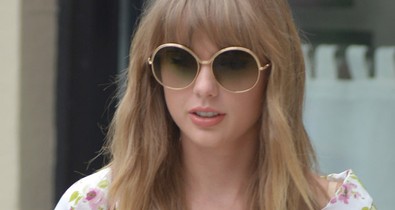 Taylor Swift ruhája elképesztő, de cipőjét semmi pénzért nem vennénk fel