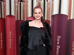 Selena Gomez hajszínt váltott, és egyszerűen csodaszép