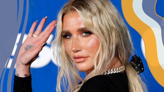 Kesha semmi mást nem viselt teljesen áttetsző ruhája alatt, csak egy tangát