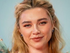 Florence Pugh álomba illő meztelenruhában ragyogott, azonnal ellopta a show-t a vörös szőnyegen