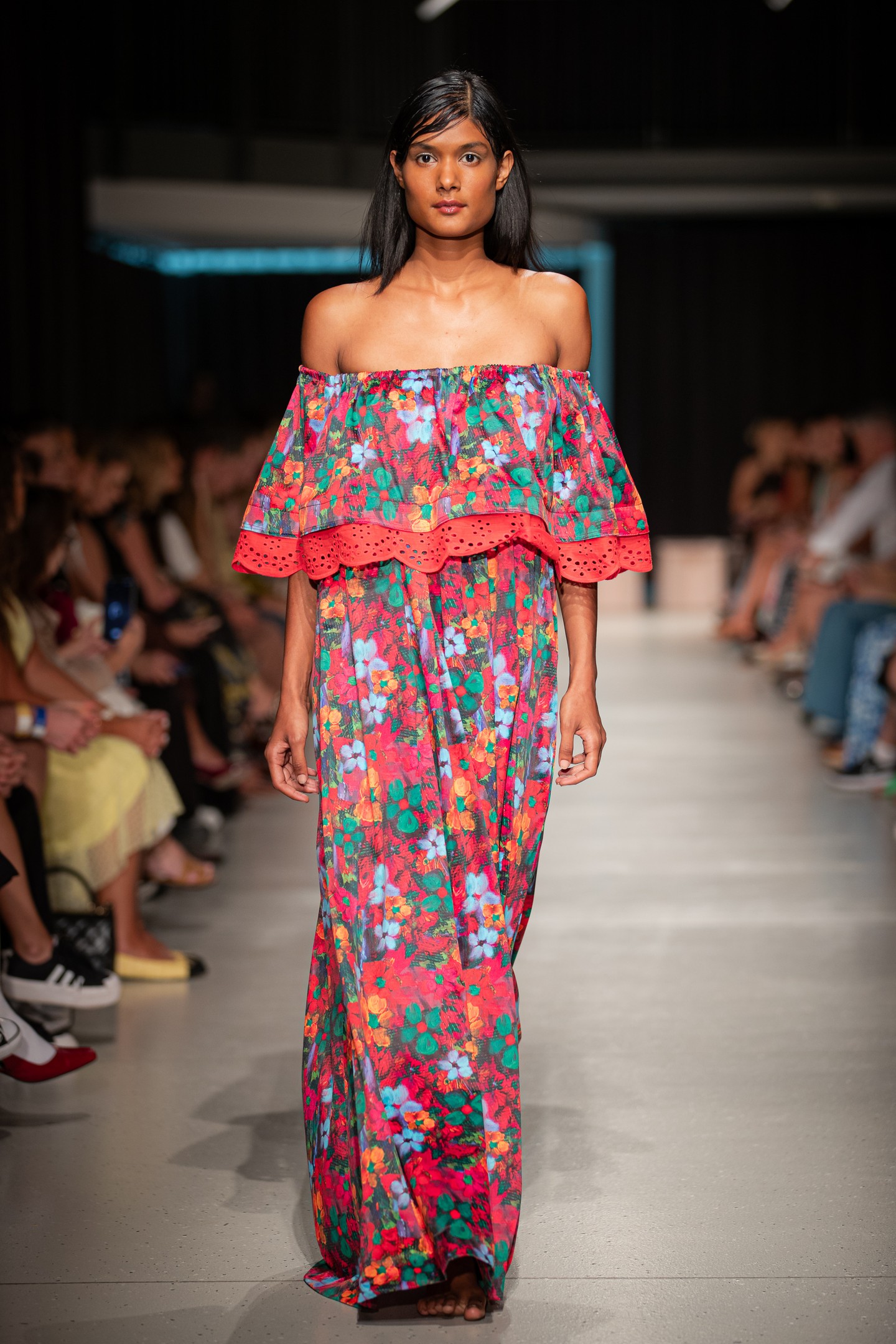 Romani Design 2025 tavasz-nyár kollekciójának bemutatója a BCEFW divathéten